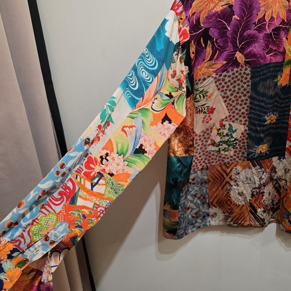 100% silk multicolor blouse by Johnny Was - Picture 8 of 8